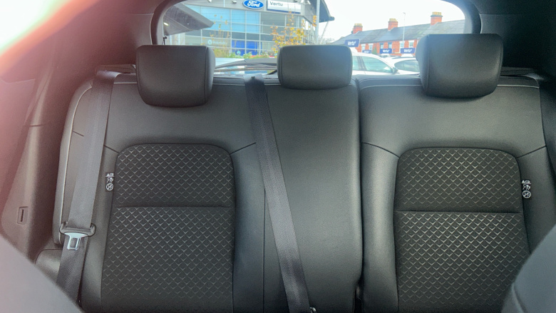 Nissan Juke 1.0 DiG-T 114 N-Connecta 5dr Petrol Hatchback